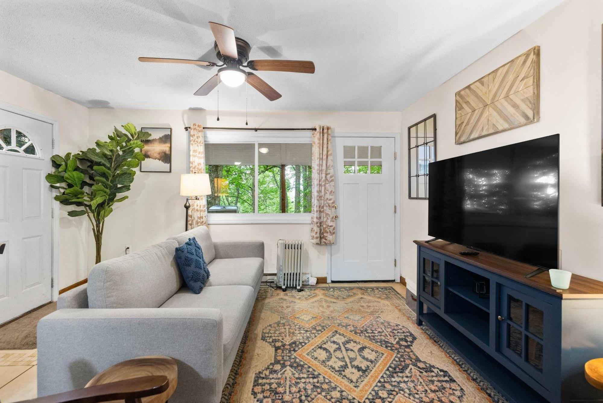 Modern Mountain Cottage W Hot Tub, Fire Pit, Wifi Inwood Luaran gambar